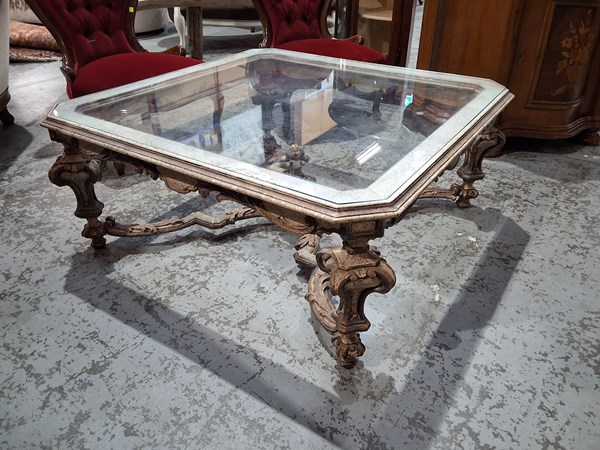 Lot 126 - COFFEE TABLE