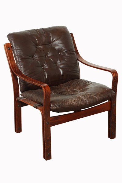 Lot 169 - LOUNGE CHAIR