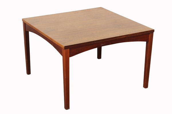 Lot 151 - LAMP TABLE