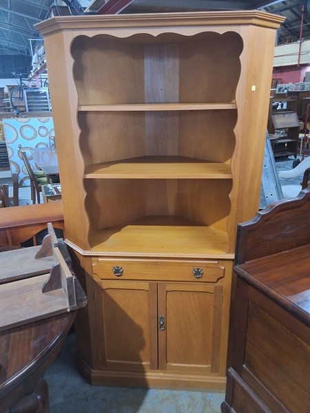 Lot 513 - CORNER CABINET