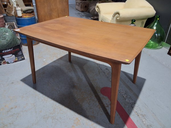 Lot 357 - DINING TABLE