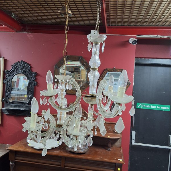 Lot 82 - CHANDELIERS