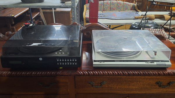 Lot 316 - TURNTABLES
