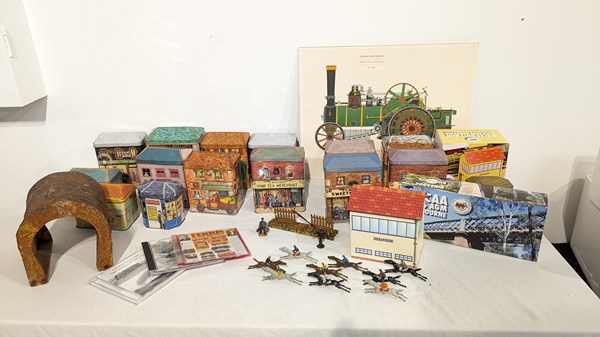 Lot 1348 - TRAIN COLLECTABLES