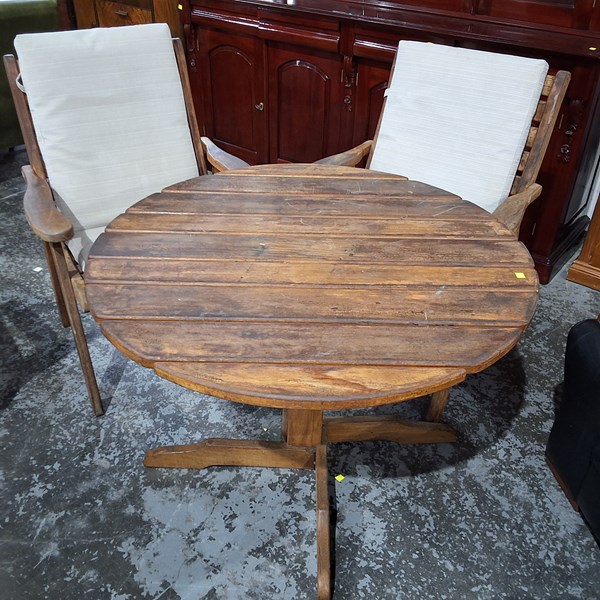 Lot 370 - PATIO SETTING