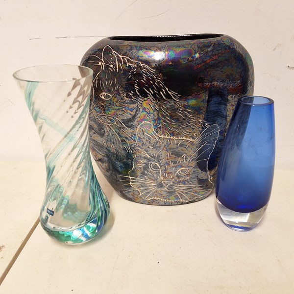 Lot 1379 - VASES