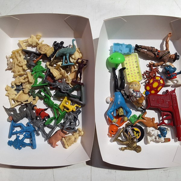 Lot 1277 - FIGURINES