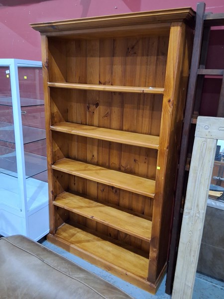 Lot 96 - BOOKSHELF