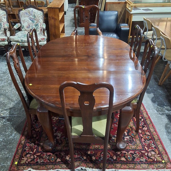 Lot 154 - DINING SUITE