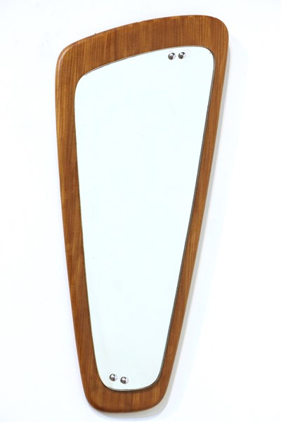 Lot 129 - WALL MIRROR