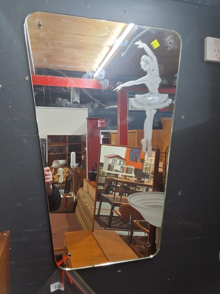 Lot 389 - WALL MIRROR