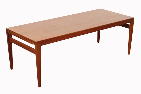 Lot 120 - COFFEE TABLE