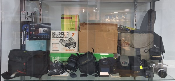 Lot 1522 - CAMERAS & ACCESSORIES