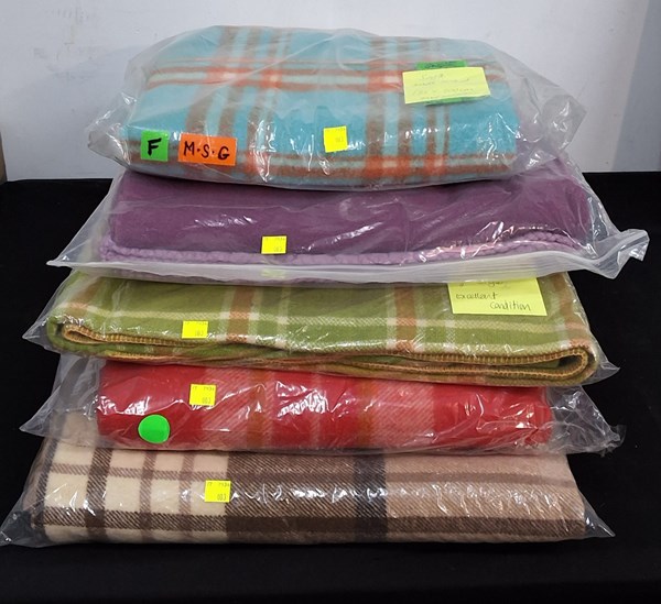 Lot 1527 - VINTAGE BLANKETS
