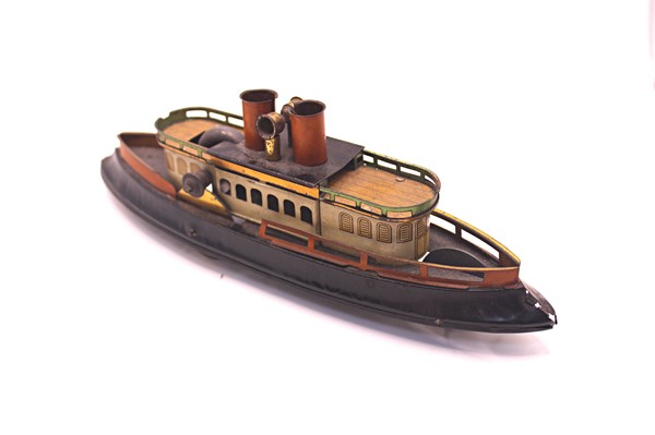 Lot 31 - EARLY GERMAN (HESS) FLYWHEEL SALON STEAM BOAT