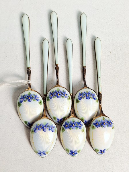 Lot 1072 - TEA SPOONS
