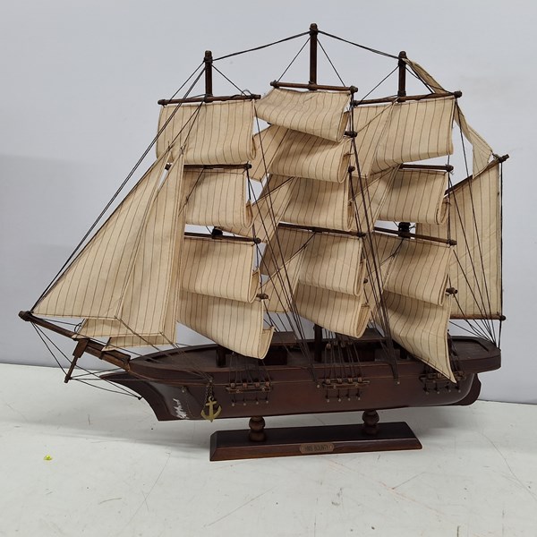 Lot 1533 - MODEL SHIP
