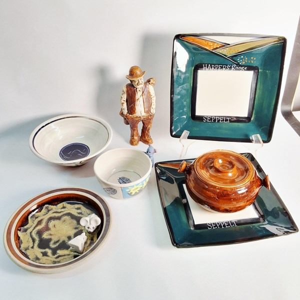 Lot 1530 - STUDIO POTTERY