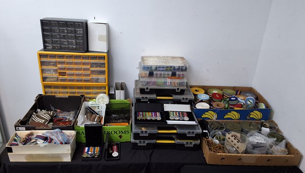 Lot 1537 - MEDAL MAKING KIT