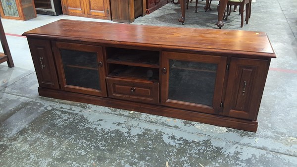 Lot 109 - TELEVISION CABINET