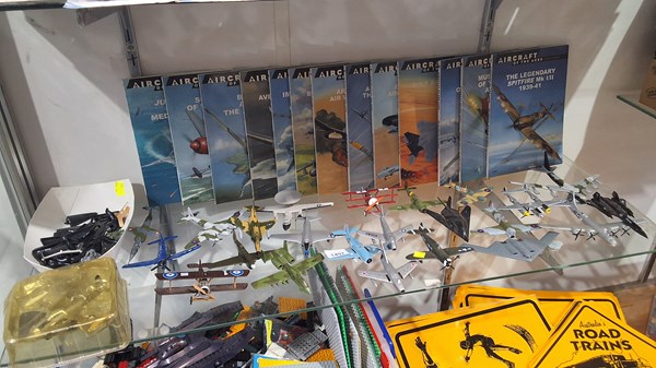 Lot 1497 - AIRCRAFT COLLECTABLES