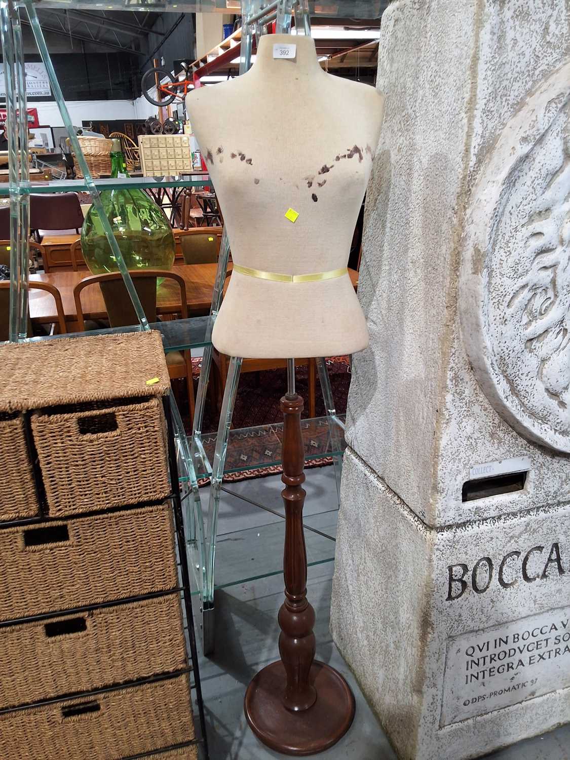 Lot 392 - MANNEQUIN