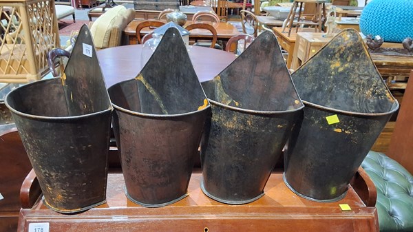 Lot 179 - WALL POCKETS