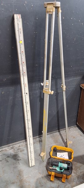 Lot 270 - SURVEYORS TOOLS