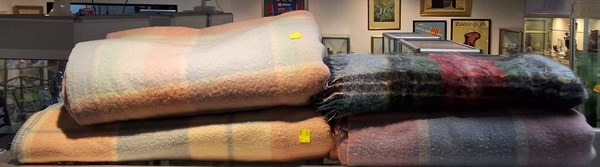 Lot 1422 - BLANKETS