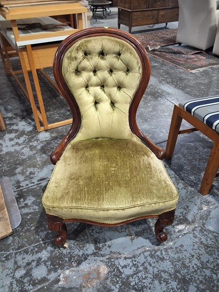 Lot 225 - GRANDMOTHER CHAIR