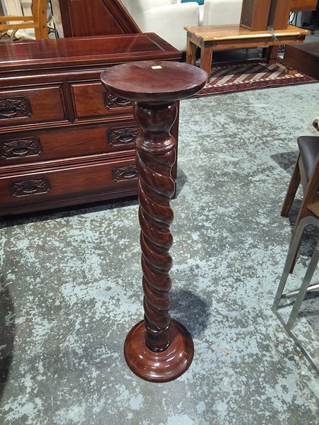 Lot 34 - PEDESTAL