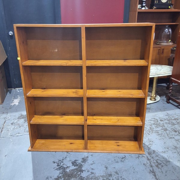 Lot 108 - BOOKSHELF