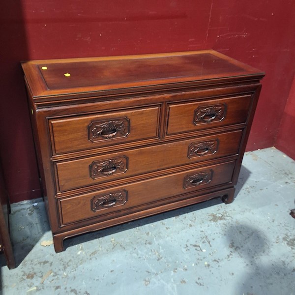 Lot 31 - CHEST OF DRAWERS
