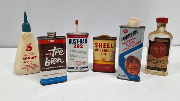 Lot 1272 - OIL TINS