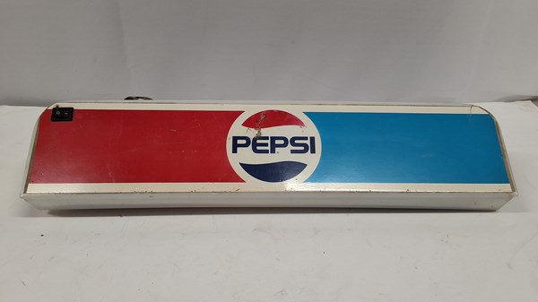 Lot 1235 - LIGHTBOX SIGN