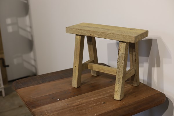 Lot 54 - STOOL