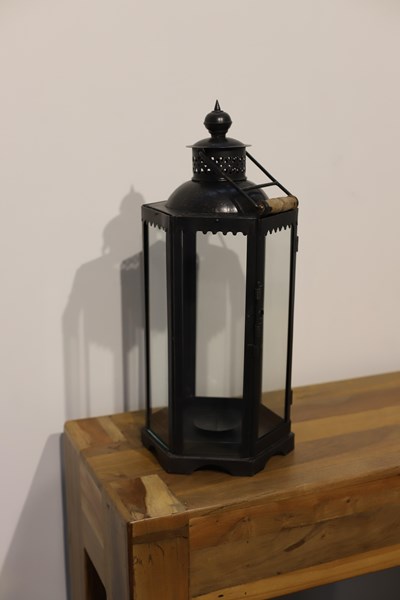 Lot 49 - LANTERN