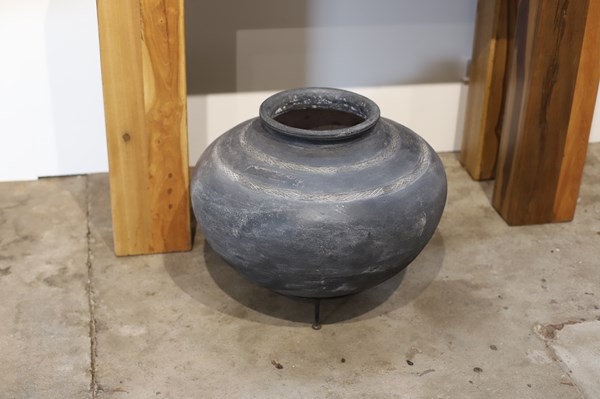 Lot 127 - CLAY POT