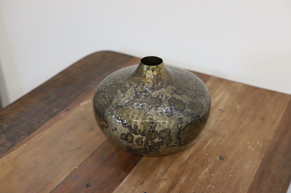 Lot 223 - IRON POT