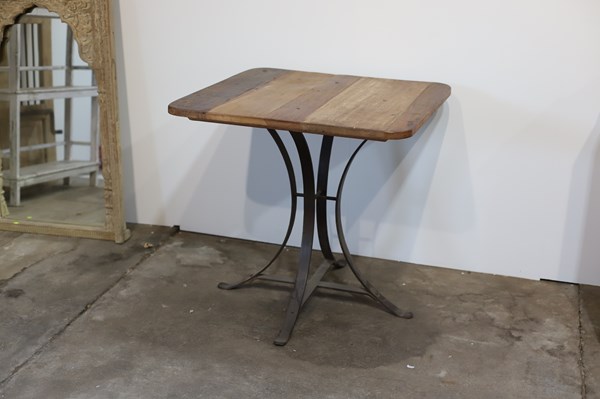 Lot 219 - DINING TABLE