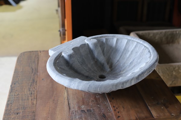 Lot 220 - MARBLE SINK