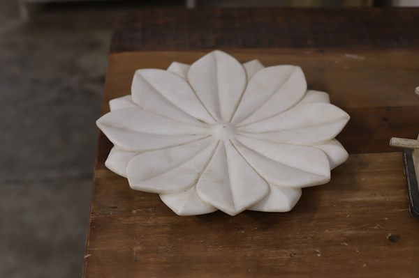 Lot 91 - MARBLE PLATE
