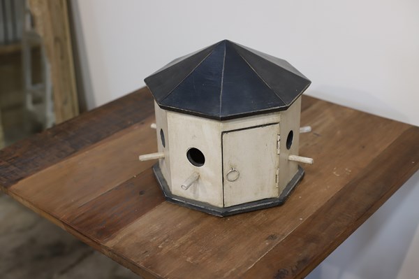 Lot 200 - BIRD HIDE