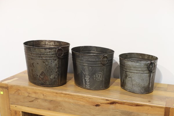 Lot 514 - IRON TUBS