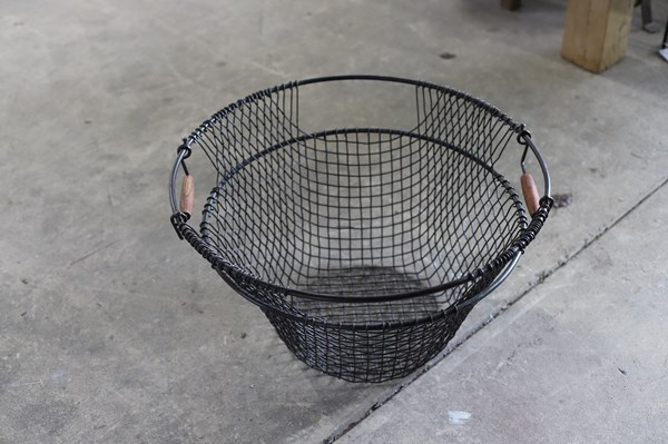 Lot 146 - BASKET
