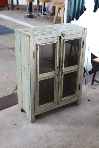 Lot 90 - DISPLAY CABINET