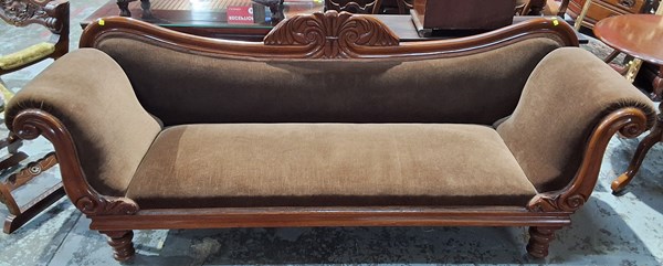 Lot 20 - SETTEE