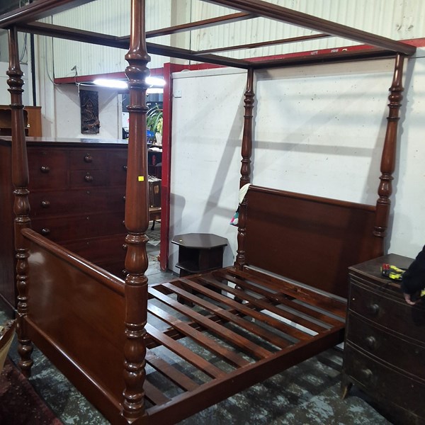 Lot 2 - FOUR POSTER BED