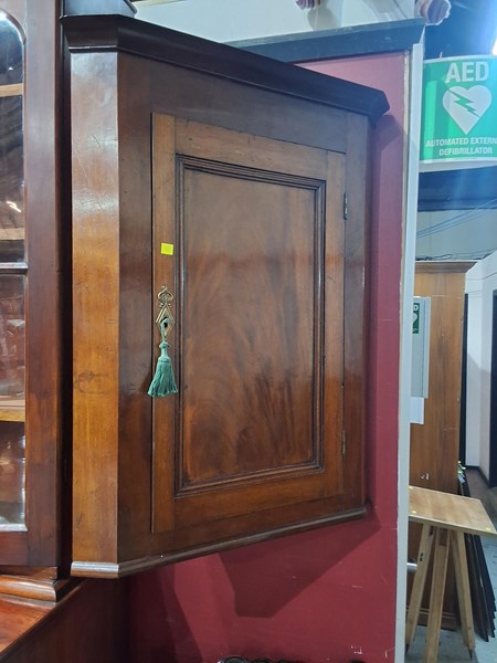 Lot 13 - CORNER CABINET