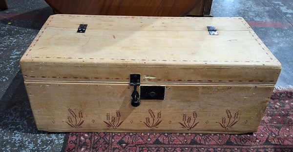 Lot 82 - TIMBER TRUNK